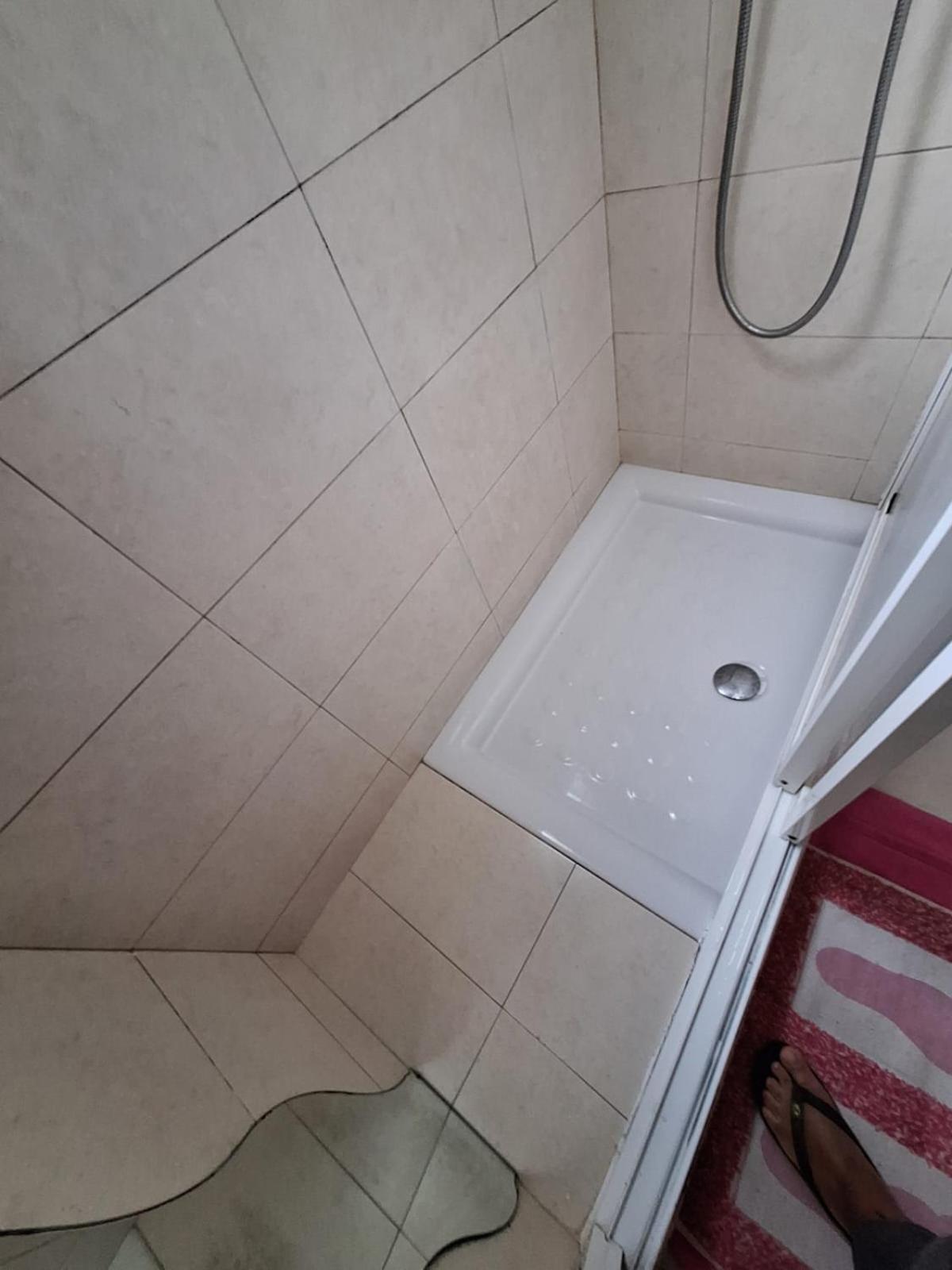 Barato Privativo Com Casa De Banho E Areas Comuns Partilhada Com Outros * Lissabon