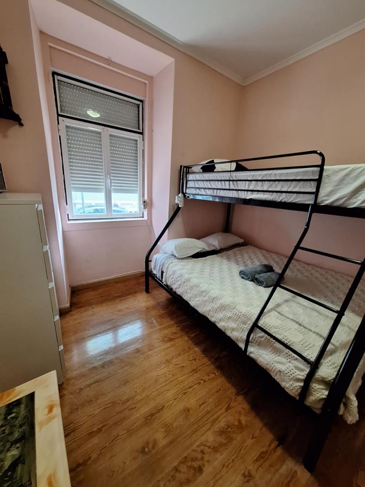 Apartment Barato Privativo Com Casa De Banho E Areas Comuns Partilhada Com Outros *